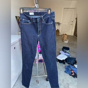 Women’s gap skinny jeans size 28. Dark wash